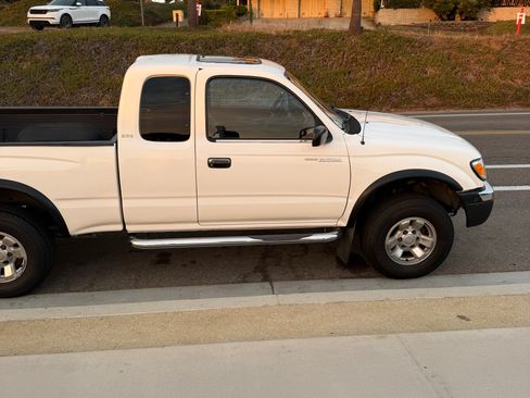 Used 1999 Toyota Tacoma PreRunner RWD image 4