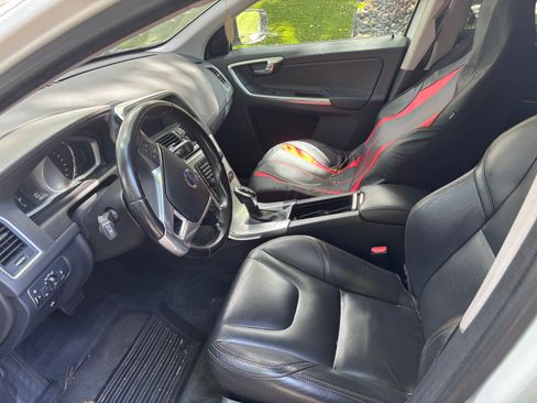 Used 2017 Volvo XC60 T6 Dynamic w/ Protection Package image 10