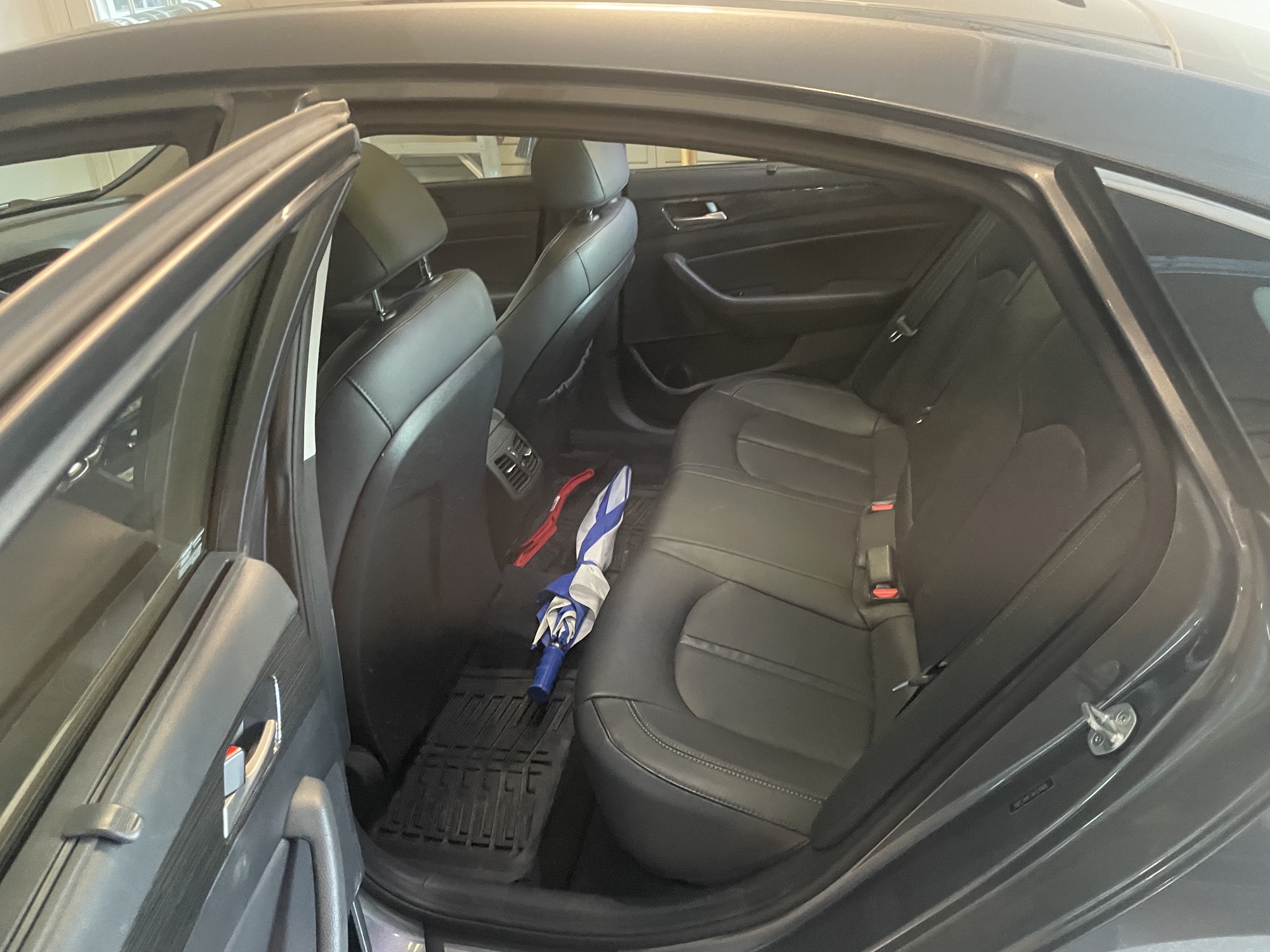 Used 2018 Hyundai Sonata Limited w/ Ultimate Package 07 FWD image 4