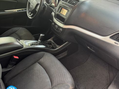 Used 2016 Dodge Journey SXT w/ Comfort/Convenience Group FWD image 14