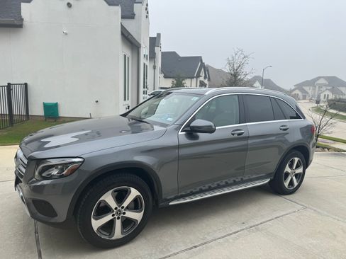 Used 2019 Mercedes-Benz GLC 300 image 2