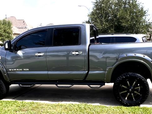 Used 2017 Nissan Titan SV image 1