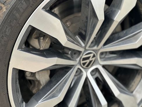 Used 2021 Volkswagen Atlas SEL R-Line image 11