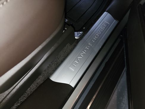 Used 2020 Land Rover Range Rover HSE image 16