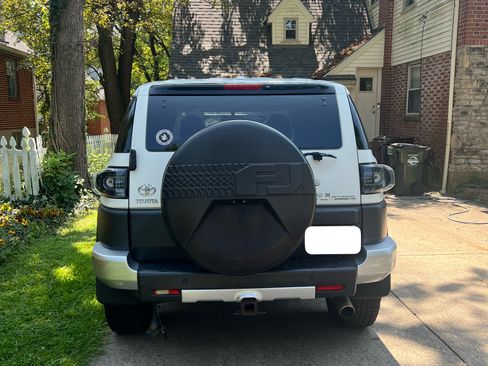 Used 2013 Toyota FJ Cruiser 4WD w/ Upgrade Pkg image 5