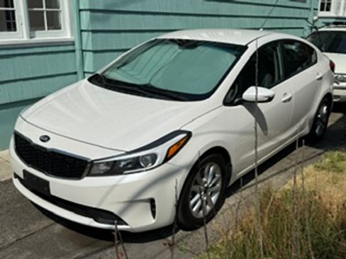 Used 2017 Kia Forte LX w/ LX Popular Package FWD image 2