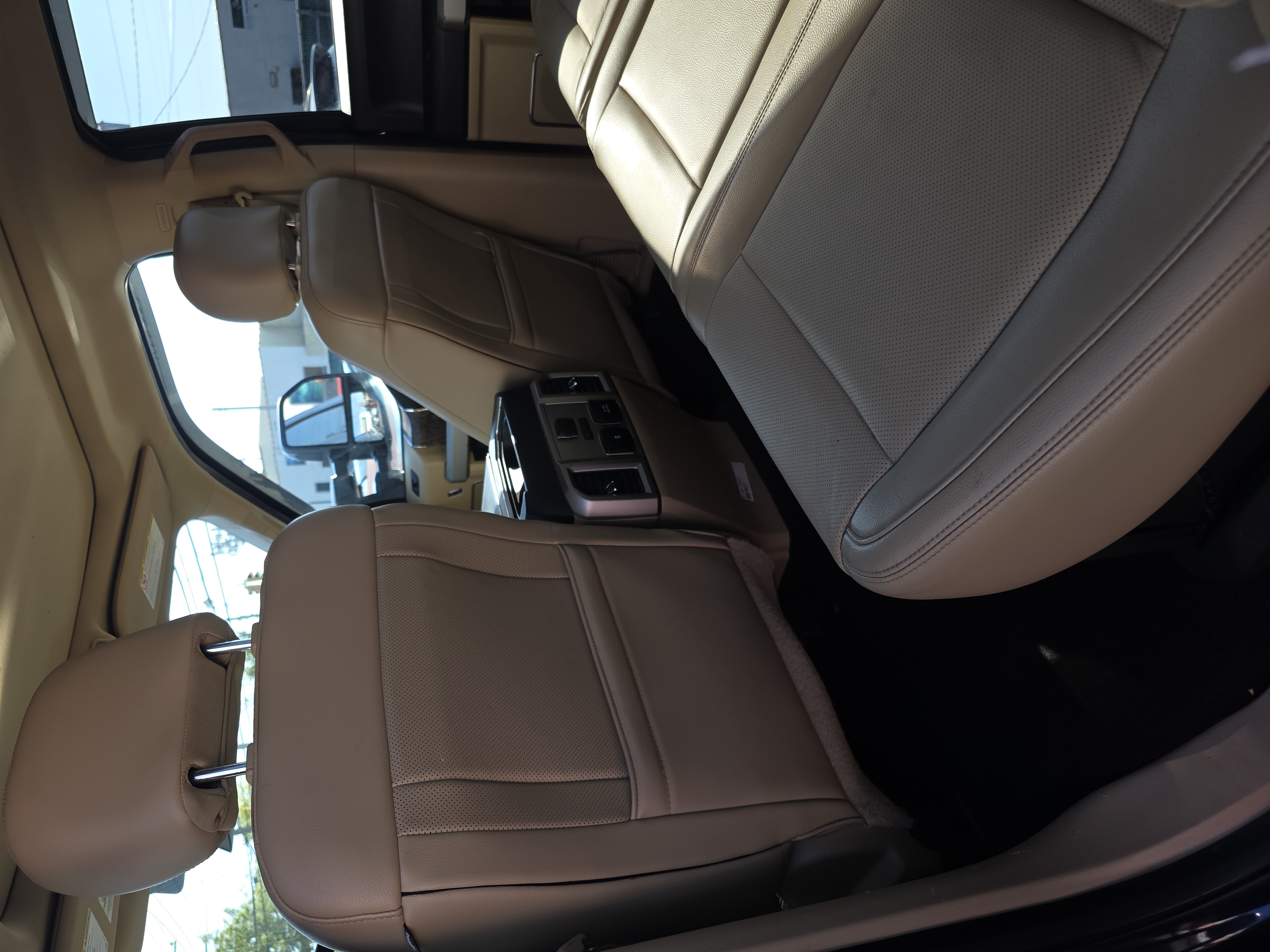 Used 2018 Ford F350 Lariat AWD/4WD image 8