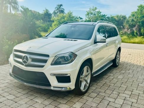 Used 2015 Mercedes-Benz GL 550 4MATIC image 2