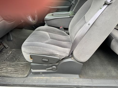 Used 2004 GMC Sierra 2500 SLE RWD image 4