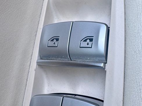 Used 2017 BMW 750i xDrive image 27