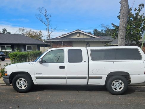 Used 2000 Chevrolet Silverado 1500 LS image 1
