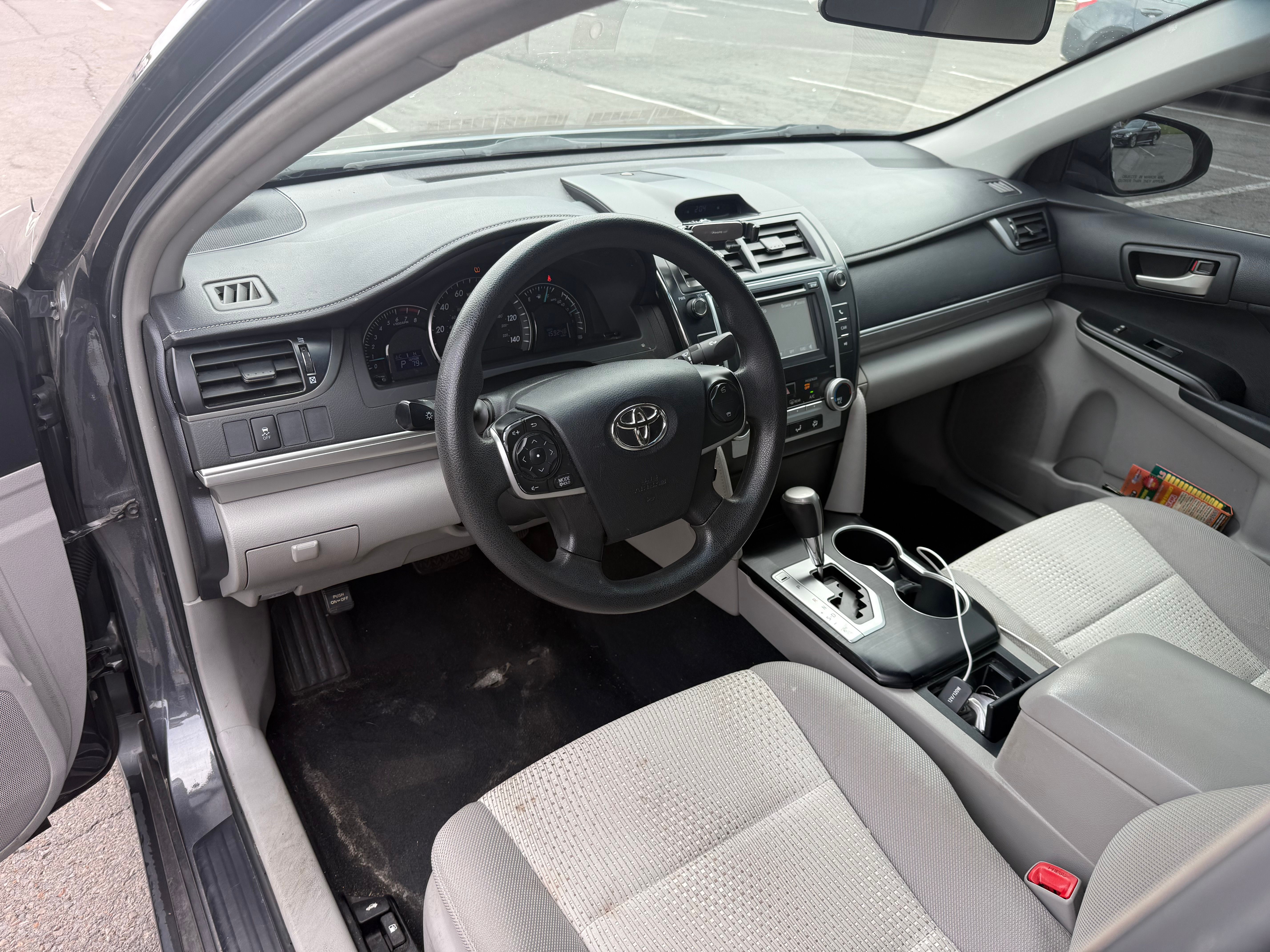 Used 2012 Toyota Camry LE FWD image 6