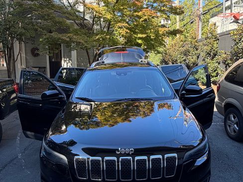 Used 2019 Jeep Cherokee Limited w/ Luxury Group image 8