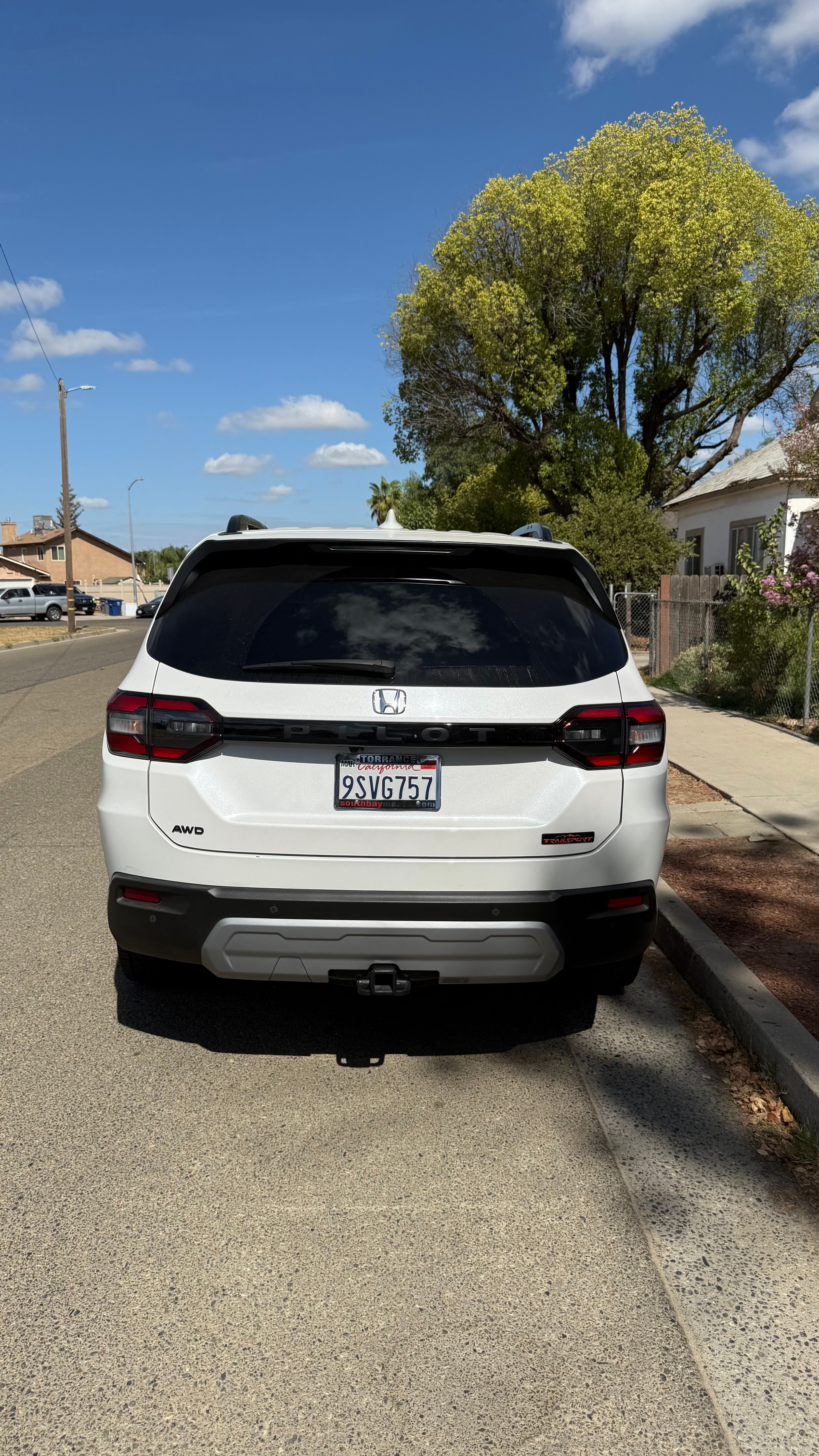 Used 2025 Honda Pilot TrailSport image 2