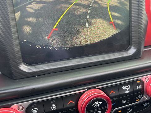 Used 2018 Jeep Wrangler Unlimited Rubicon AWD/4WD image 15