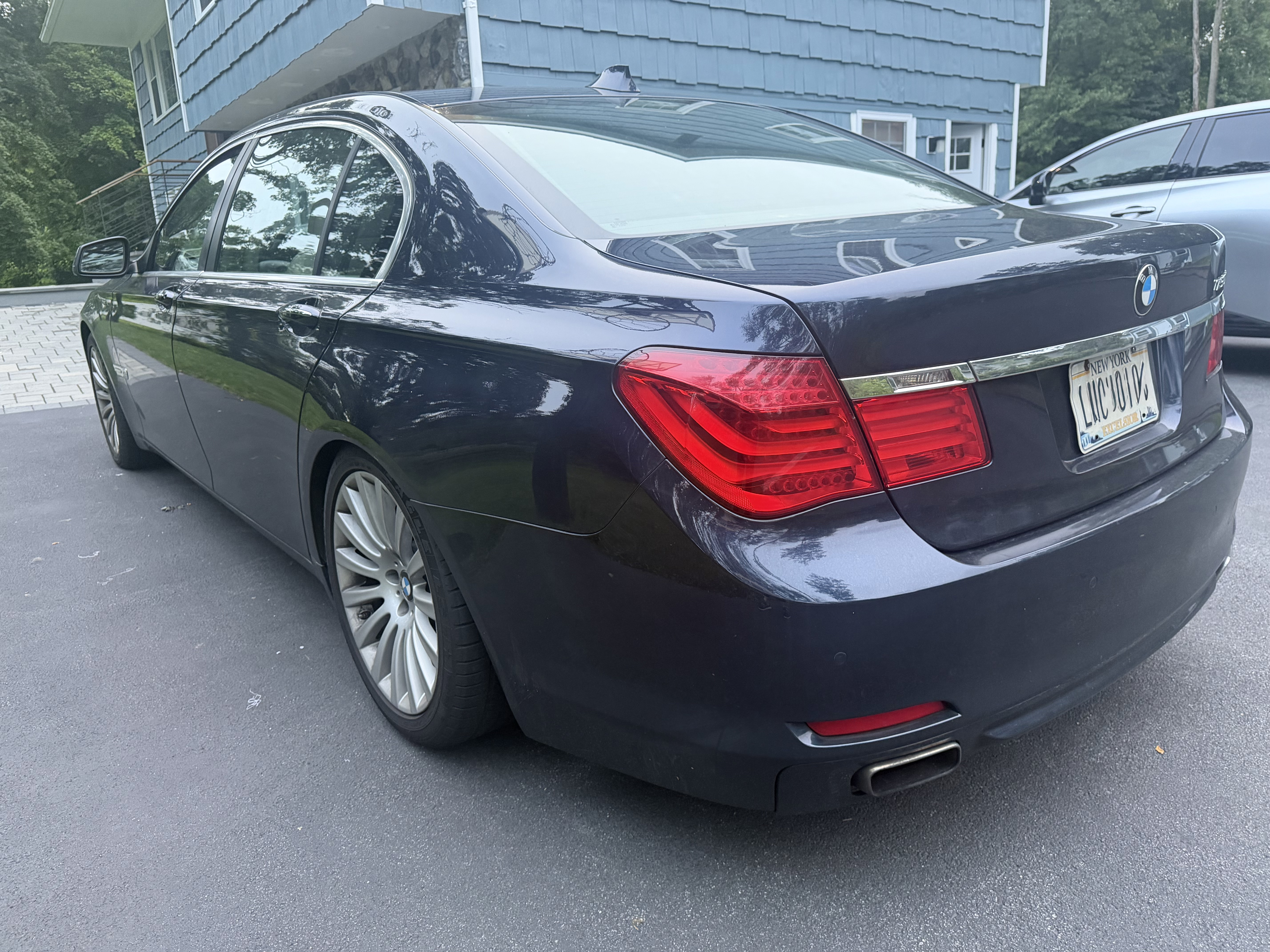Used 2012 BMW 750Li xDrive AWD/4WD image 8