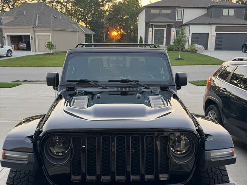Used 2023 Jeep Gladiator Rubicon w/ LED Lighting Group AWD/4WD image 27