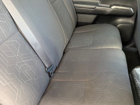 Used 2017 Toyota Tacoma TRD Off-Road image 12