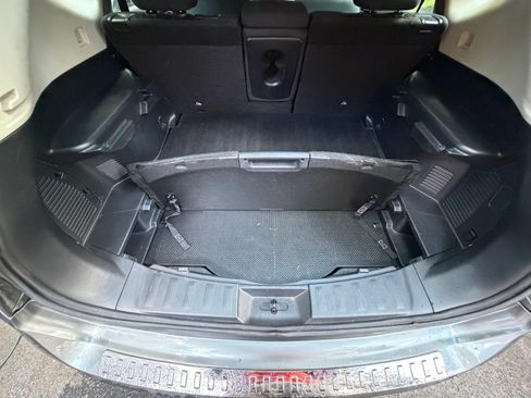 Used 2019 Nissan Rogue S AWD/4WD image 25