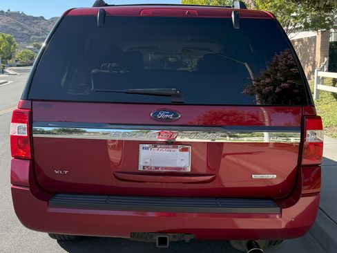 Used 2017 Ford Expedition EL XLT image 4