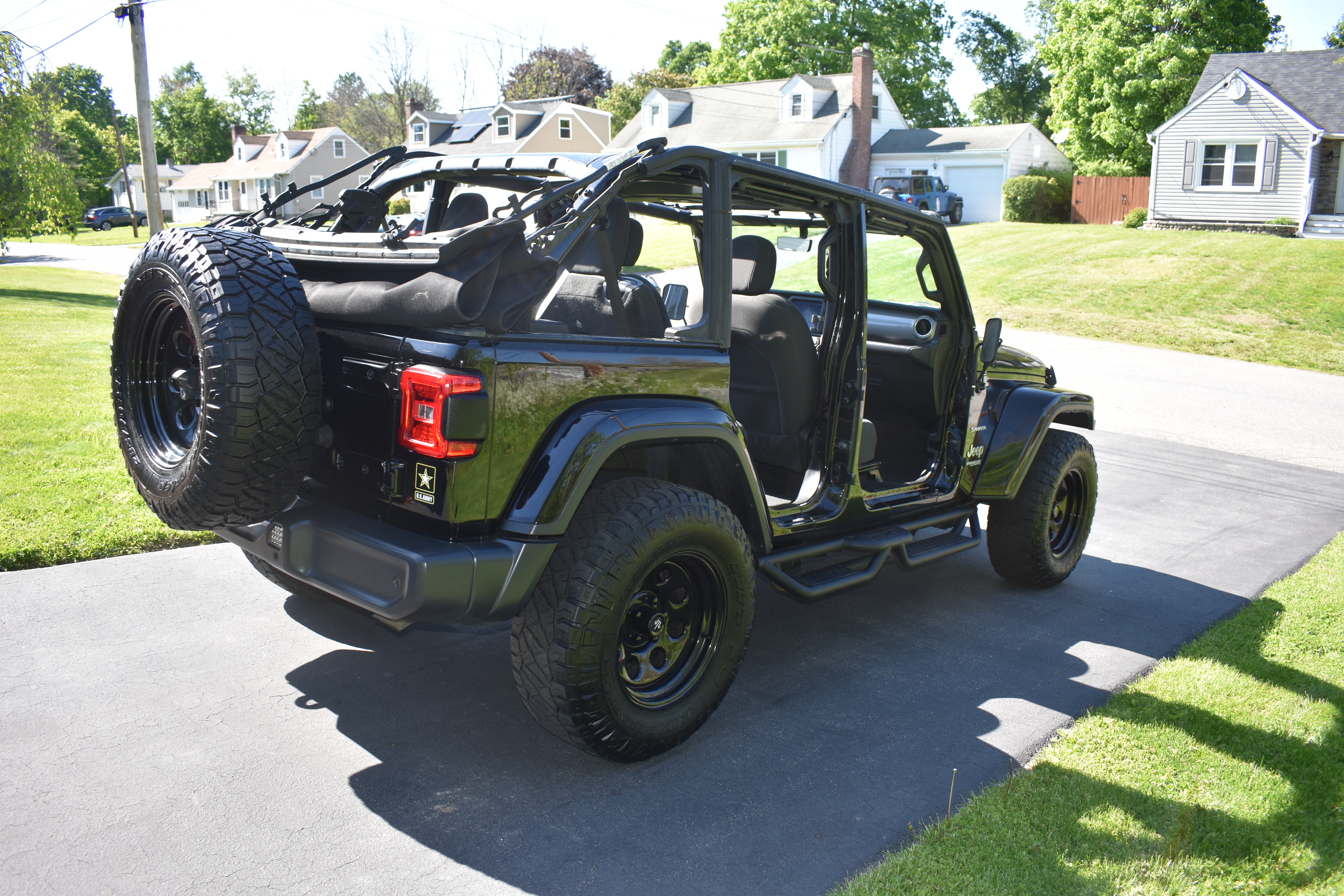 Used 2019 Jeep Wrangler Unlimited Sahara w/ Dual Top Group AWD/4WD image 8