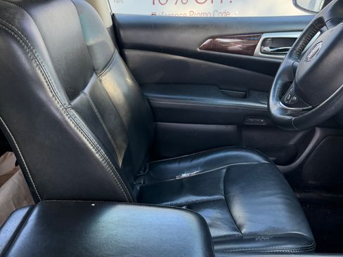 Used 2016 Nissan Pathfinder Platinum w/ Family Entertainment Package image 18