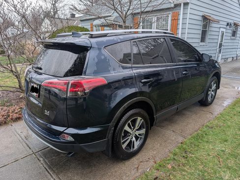Used 2018 Toyota RAV4 XLE w/ Plus Extra Value Package AWD/4WD image 4