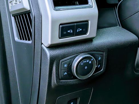 Used 2017 Ford F150 Lariat w/ Equipment Group 502A Luxury AWD/4WD image 15