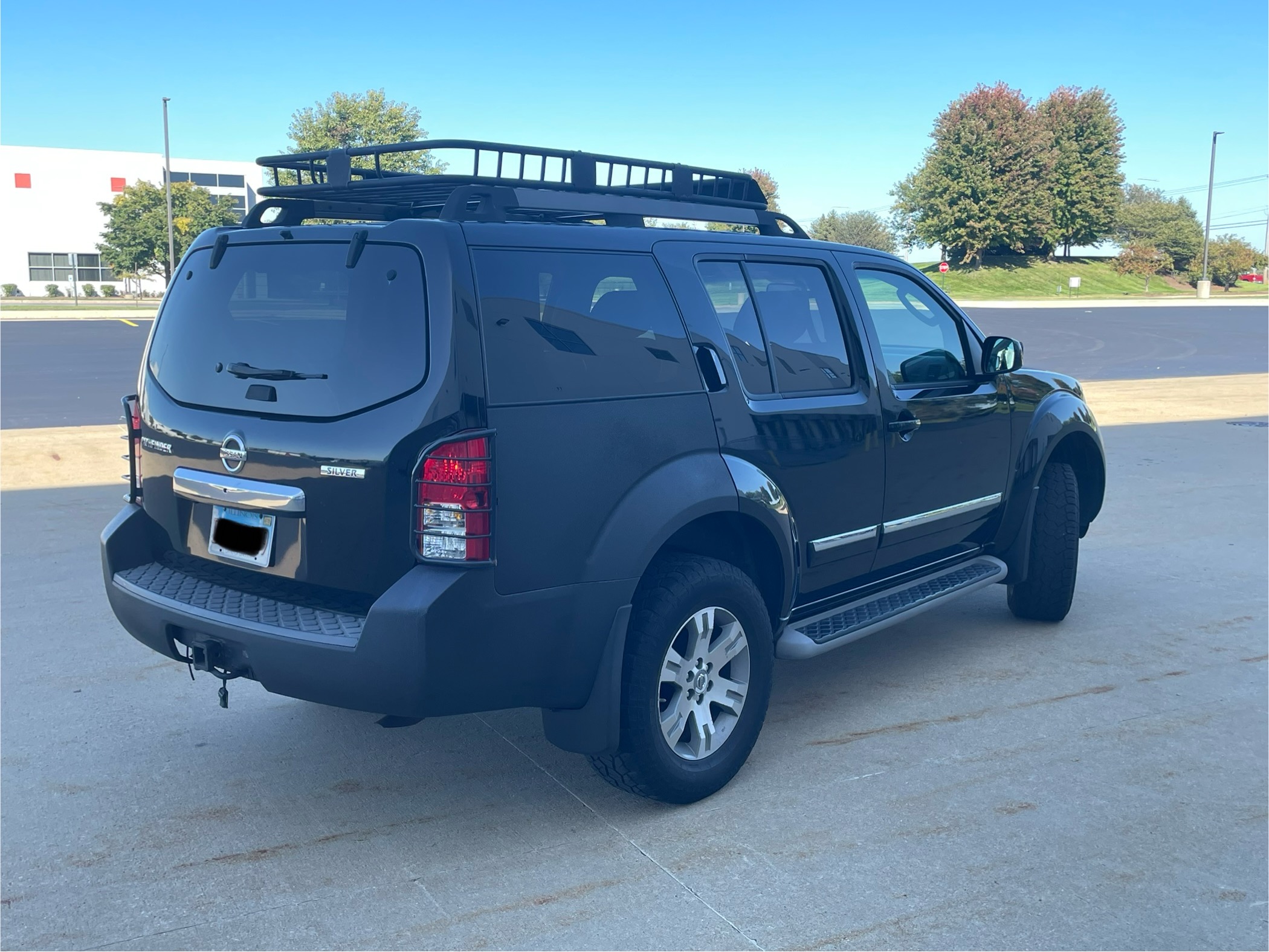 Used 2011 Nissan Pathfinder Silver AWD/4WD image 6