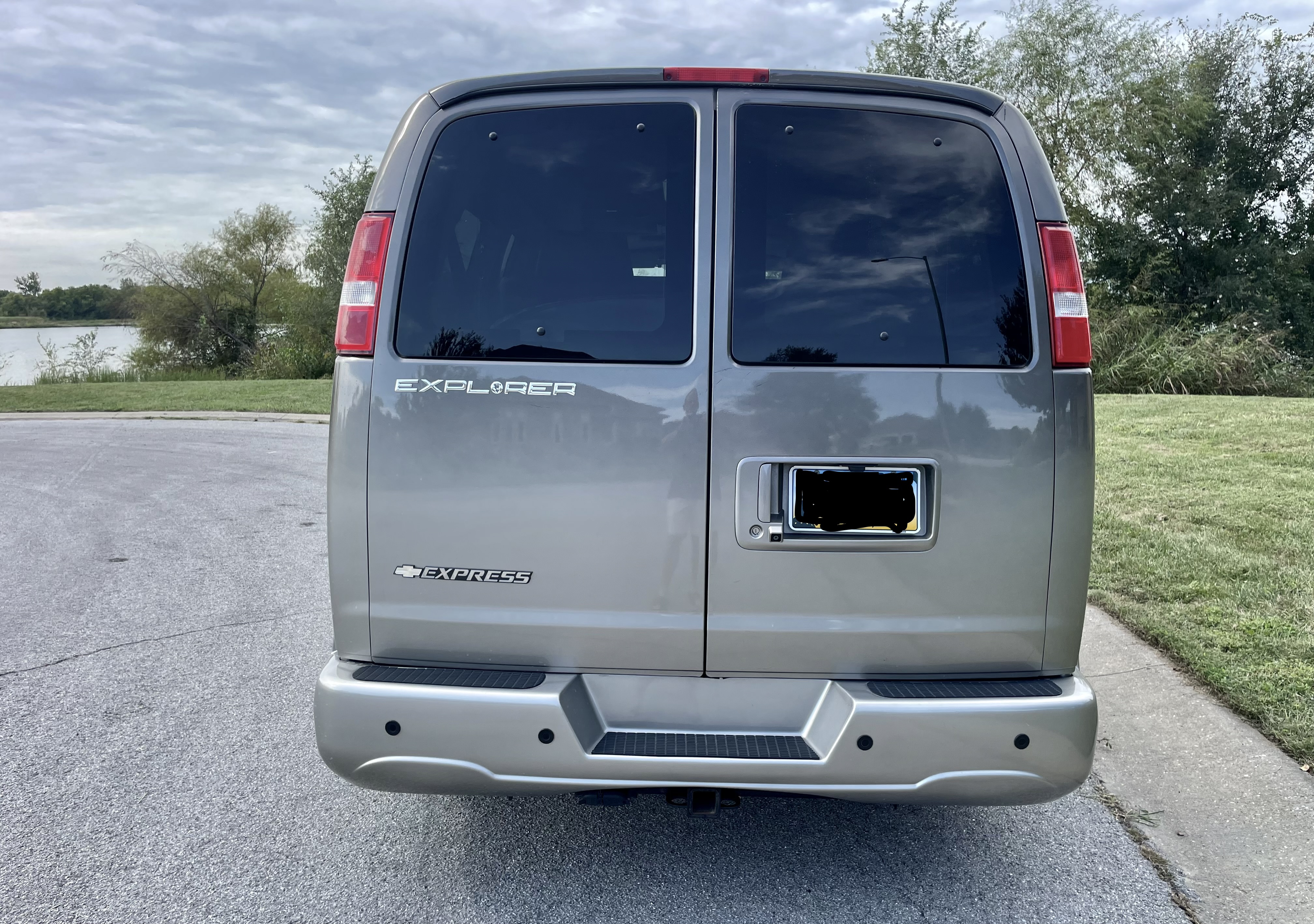 Used 2019 Chevrolet Express 2500 w/ Enhanced Convenience Package RWD image 5