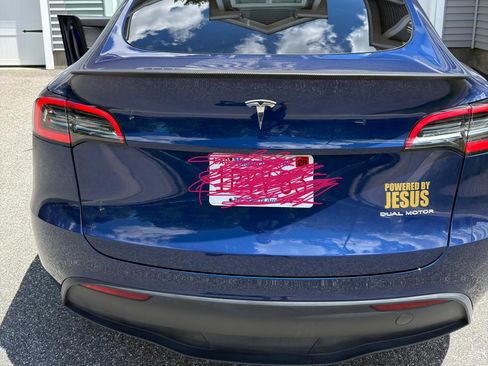 Used 2024 Tesla Model Y Long Range AWD/4WD image 6