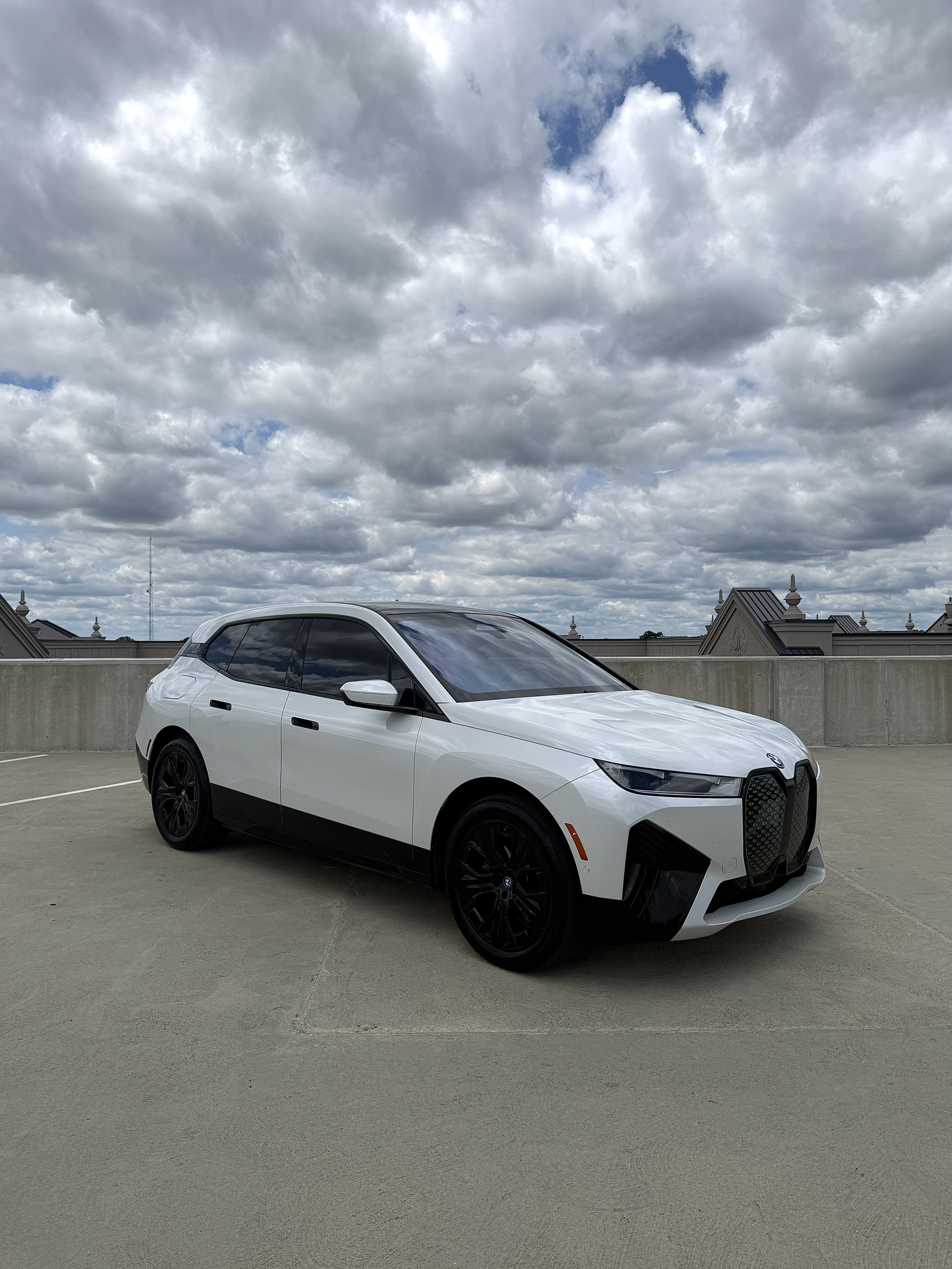 Used 2023 BMW iX xDrive50 w/ Sport Package AWD/4WD image 2