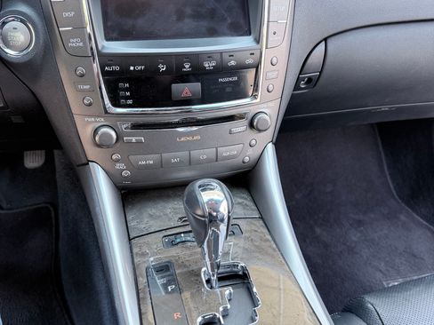 Used 2010 Lexus IS 250C RWD image 10