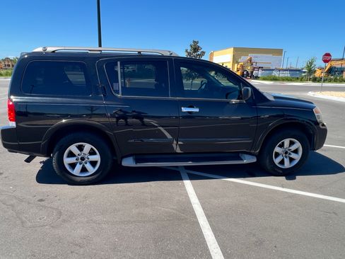 Used 2014 Nissan Armada SV w/ SV Driver Package image 2