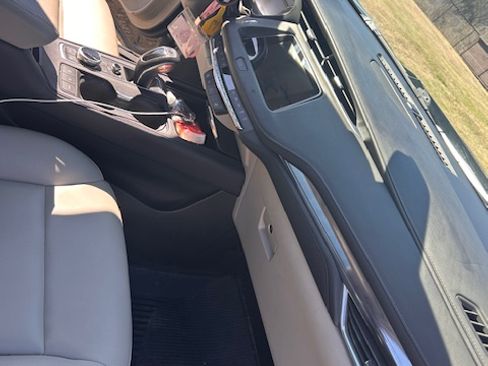 Used 2019 Cadillac XT4 Luxury w/ Cold Weather Package image 12