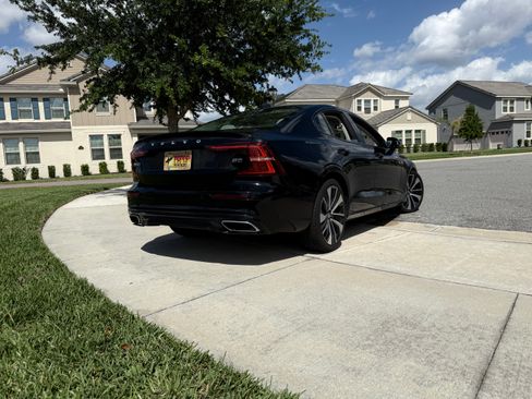 Used 2022 Volvo S60 B5 Momentum image 5