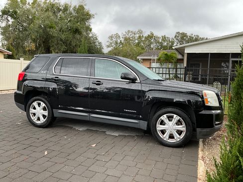 Used 2017 GMC Terrain SLE image 1