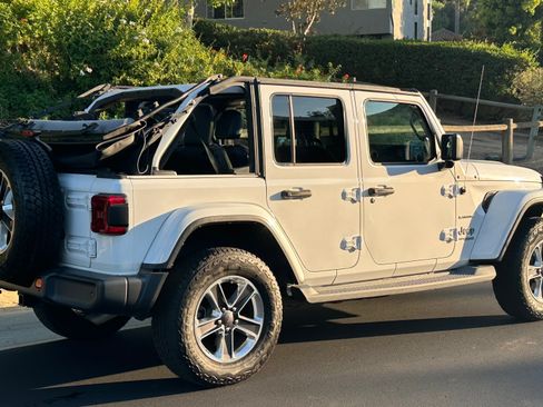 Used 2018 Jeep Wrangler Unlimited Sahara image 16