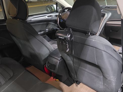 Used 2020 Ford Fusion SE image 15