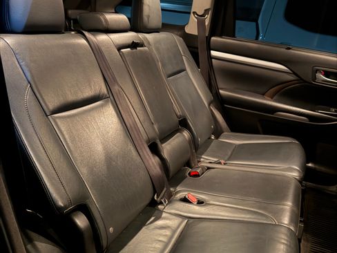 Used 2016 Toyota Highlander XLE FWD image 13