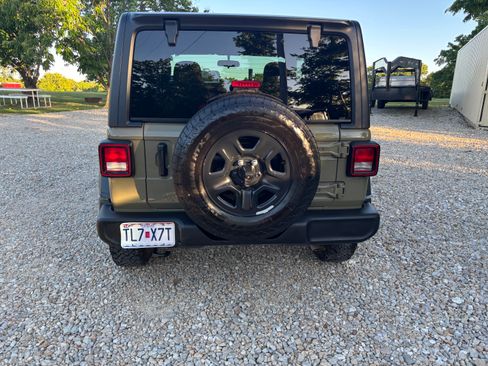 Used 2025 Jeep Wrangler Sport AWD/4WD image 2