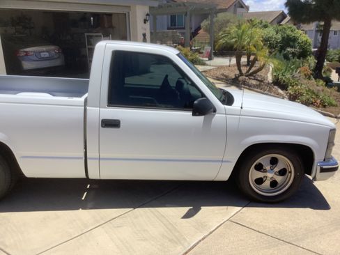 Used 1998 Chevrolet Silverado 1500 2WD Regular Cab w/ Preferred Equipment Group 2 image 2