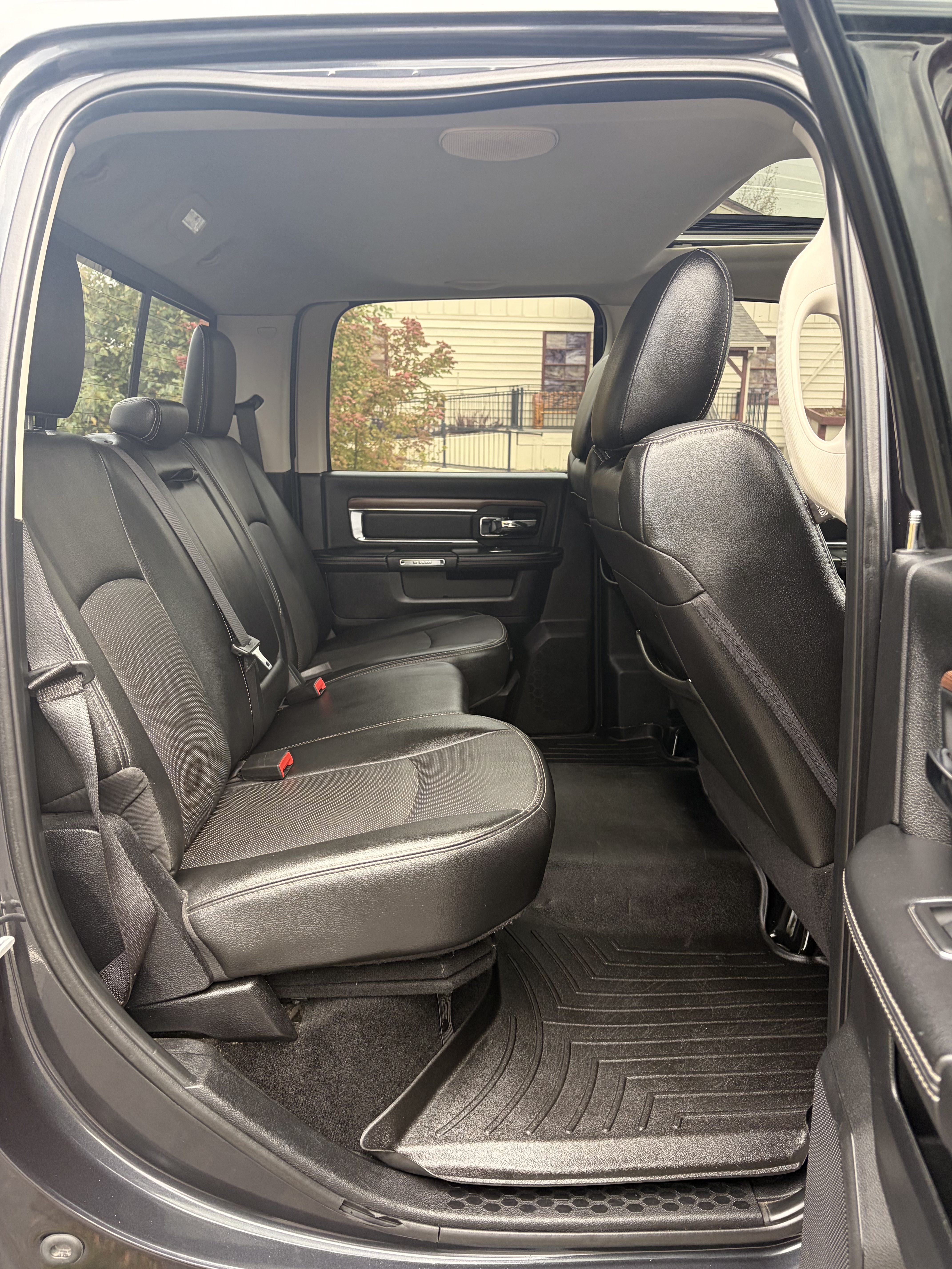Used 2014 RAM 2500 Laramie w/ Convenience Group AWD/4WD image 14
