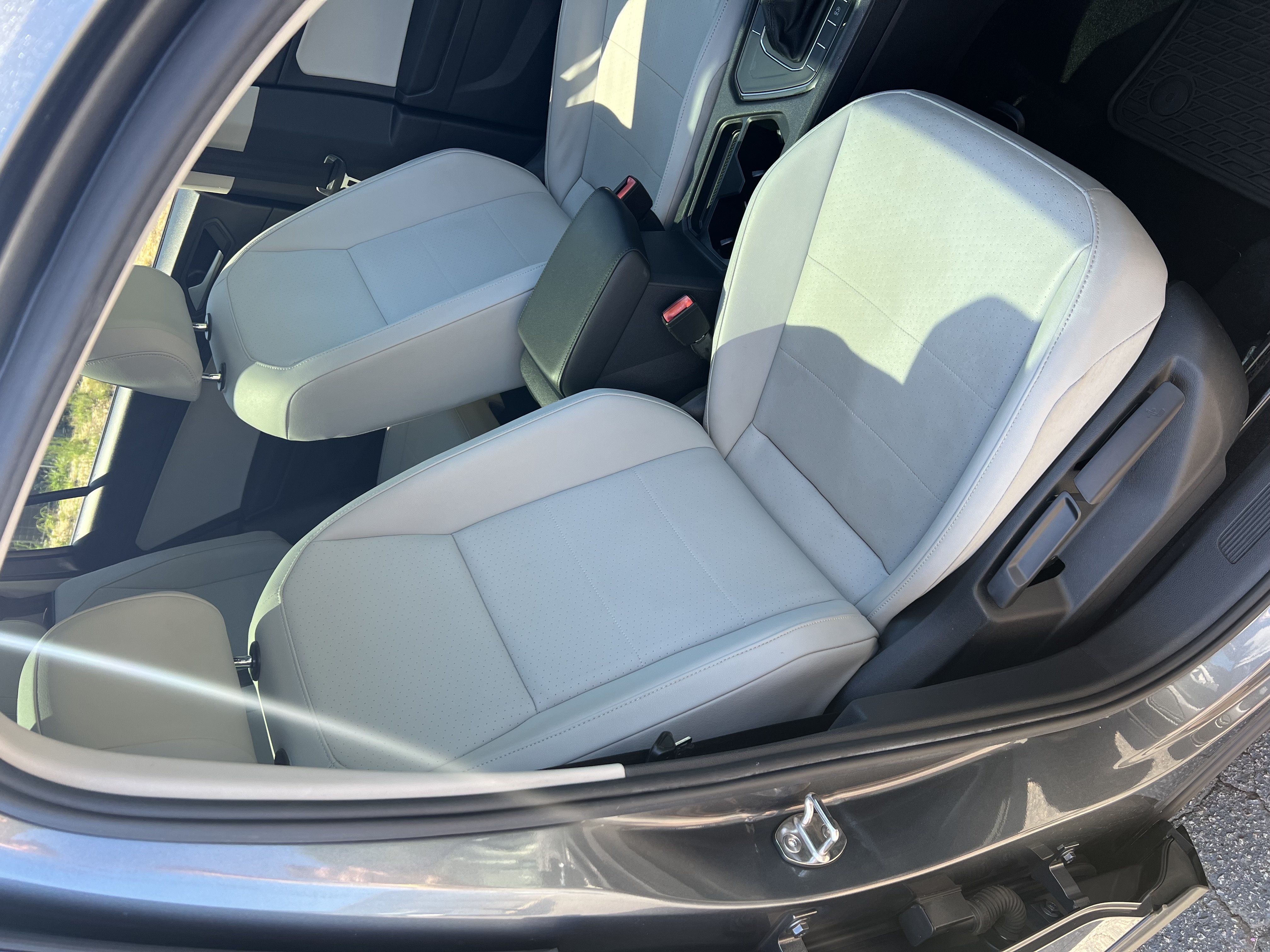 Used 2019 Volkswagen Tiguan SE w/ Panoramic Sunroof Package FWD image 8