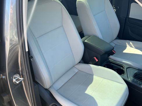 Used 2019 Volkswagen Tiguan SE w/ Panoramic Sunroof Package image 8