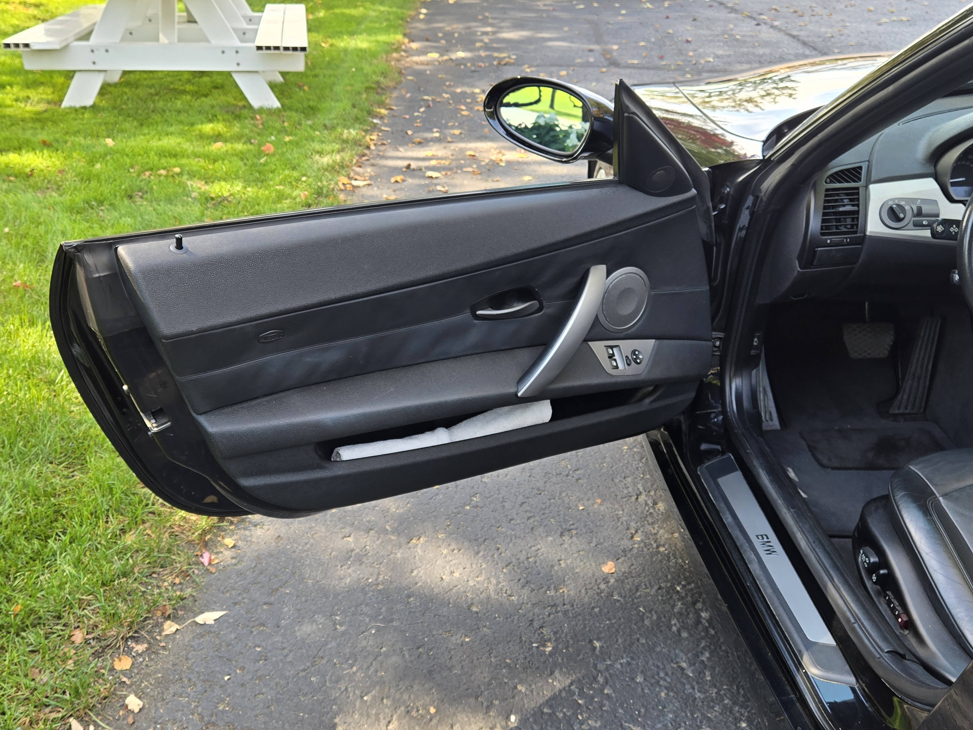 Used 2004 BMW Z4 2.5i RWD image 13