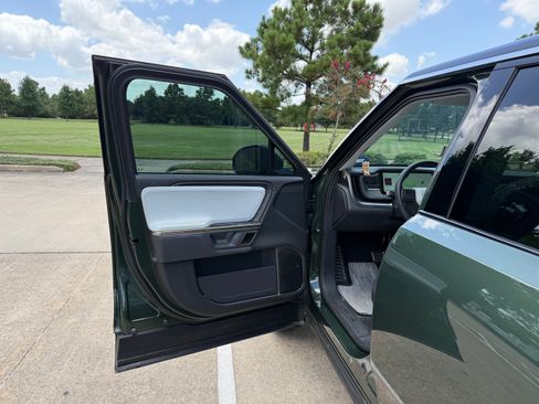 Used 2023 Rivian R1S Adventure AWD/4WD image 24