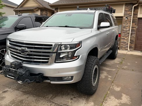 Used 2019 Chevrolet Suburban LT w/ Luxury Package AWD/4WD image 9