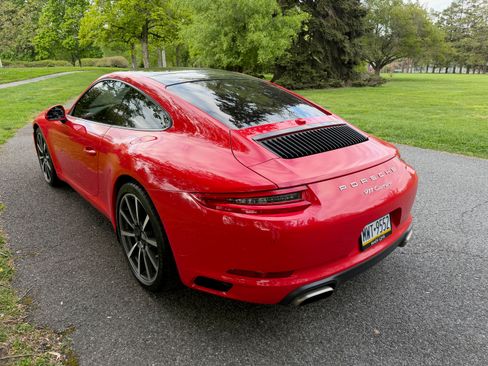 Used 2018 Porsche 911 Carrera RWD image 4