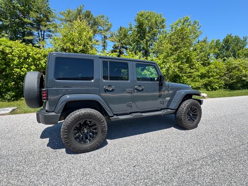 Used 2016 Jeep Wrangler Unlimited Sahara w/ Connectivity Group AWD/4WD image 2
